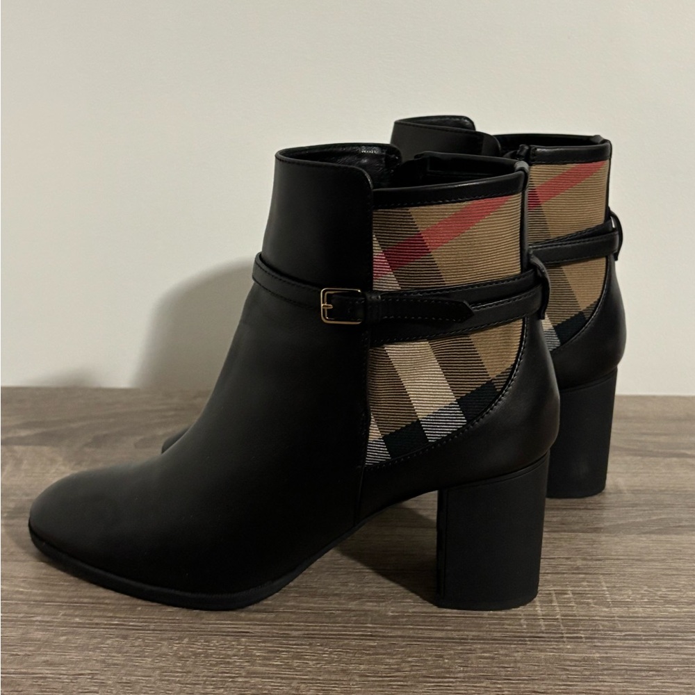 Burberry Black Leather Ankle Boots with Tan Check